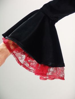 2117 Kleid schwarz rot Detail Ärmel