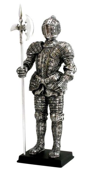 Deutscher Ritter mit Hellebarde stehend